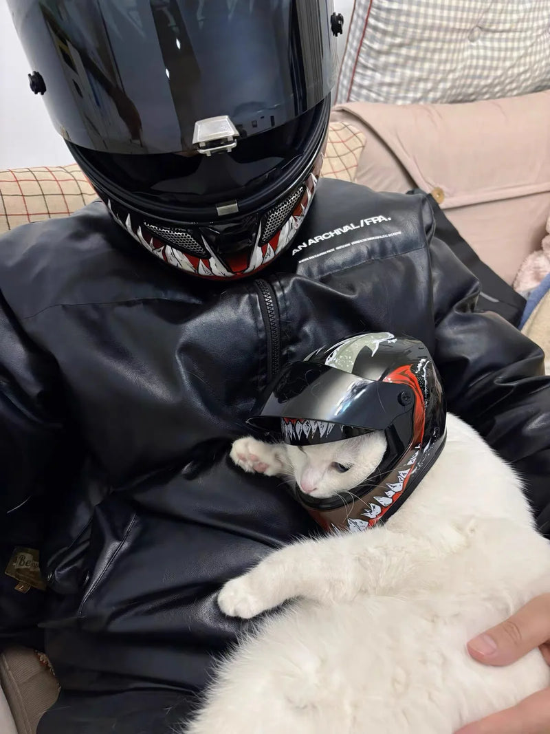 Capacete ajustável em ABS para cachorro e gato de pequeno porte, ideal para passeios, fantasias e ensaios fotográficos.