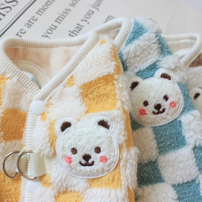 Casaco de inverno para cães pequenos com tecido confortável e ajuste ideal para proteger o pet nos dias frios