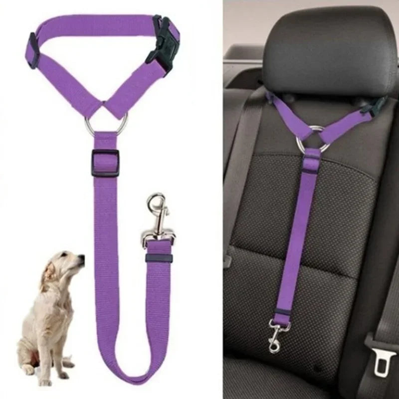 Cinto de segurança 2 em 1 para cães em nylon ajustável, utilizado como guia para passeios e acessório de segurança para viagens de carro.