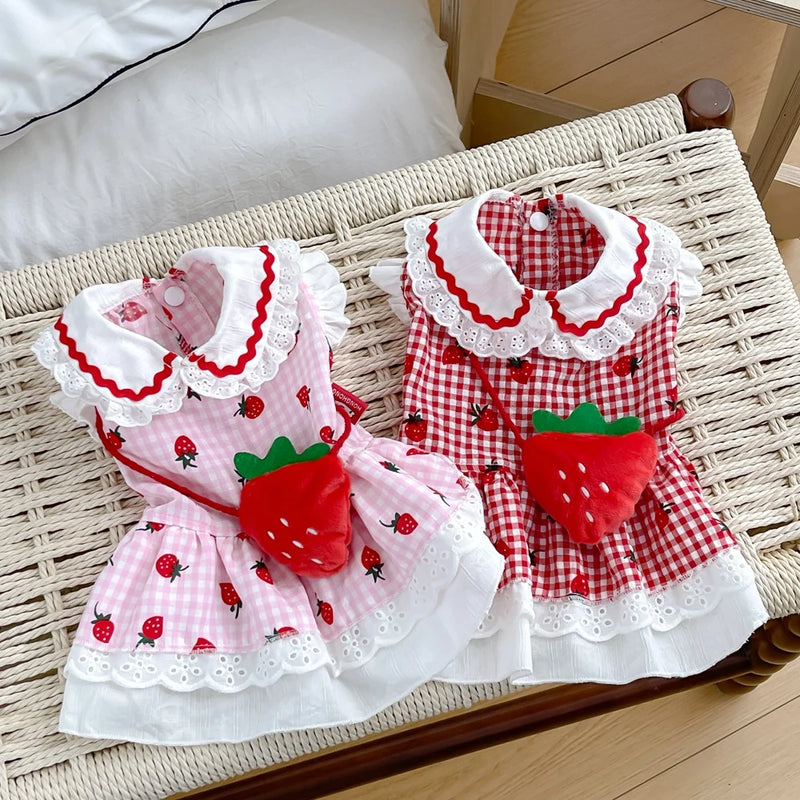 Vestido xadrez com estampa de morango para cachorros e gatos pequenos, ideal para primavera e verão